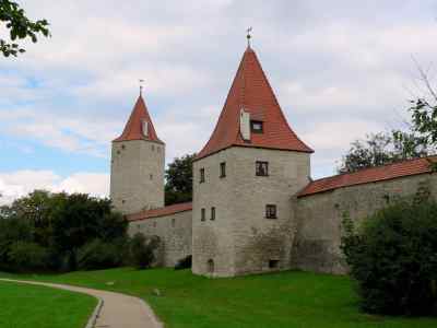 Stadtmauer mit Stadtturm in Berching im Altmühltal